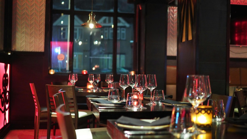 Restaurant dining area reflecting the importance of cash flow and effective management for restaurant success.