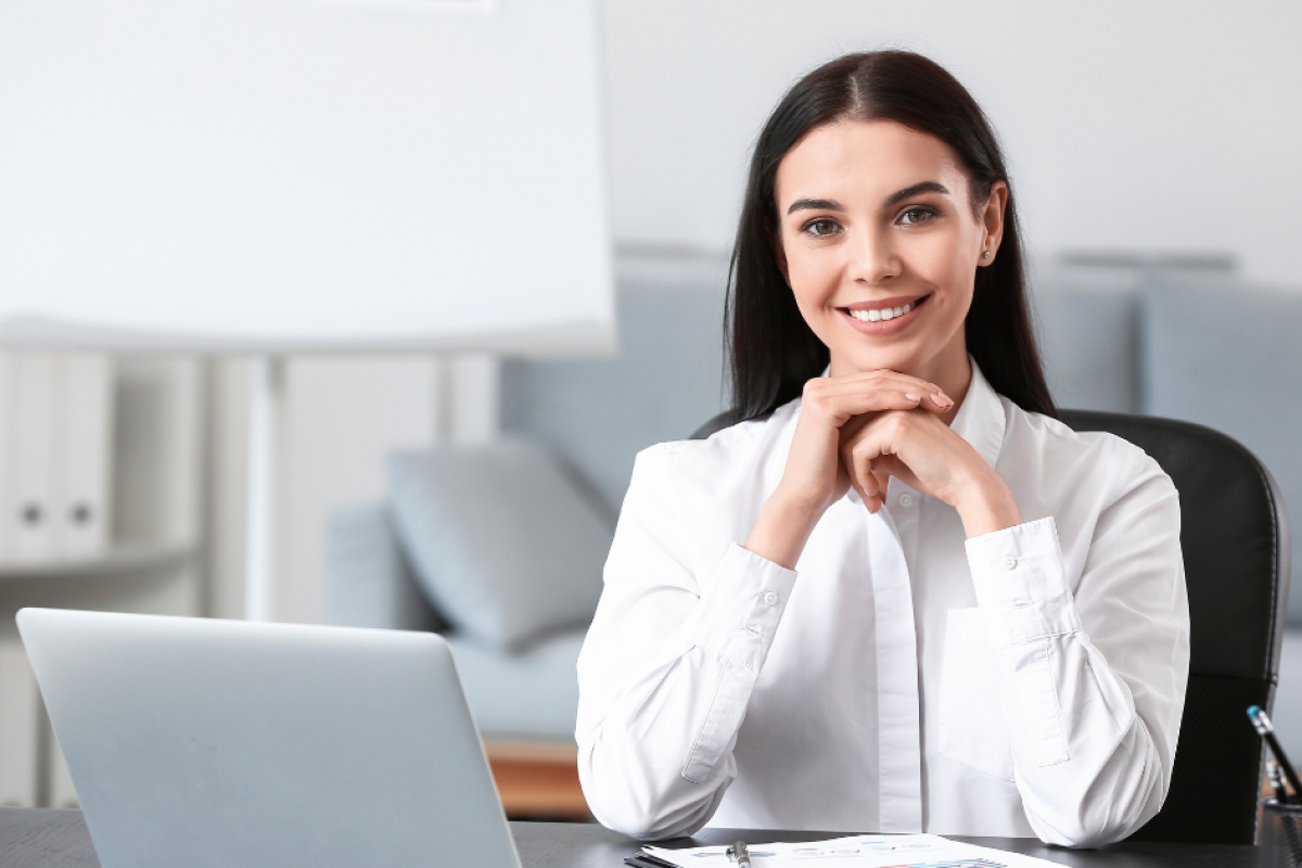 Smiling businesswoman at desk promoting unsecured credit lines for small businesses and financial growth solutions.