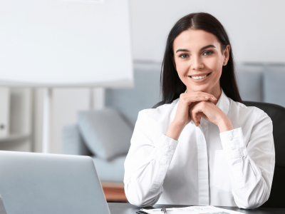 Smiling businesswoman at desk promoting unsecured credit lines for small businesses and financial growth solutions.