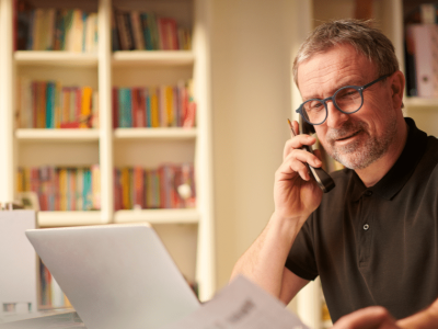 Business owner discussing unsecured credit lines for franchises, highlighting flexible funding solutions for growth.