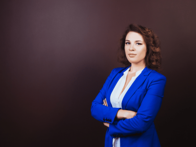 Professional woman in a blue blazer, representing innovative geolocation marketing strategies for sales enhancement.