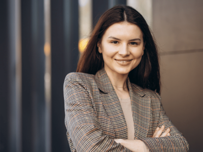 Professional woman smiling in a blazer, representing the restaurant industry's seasonal changes and business strategies.