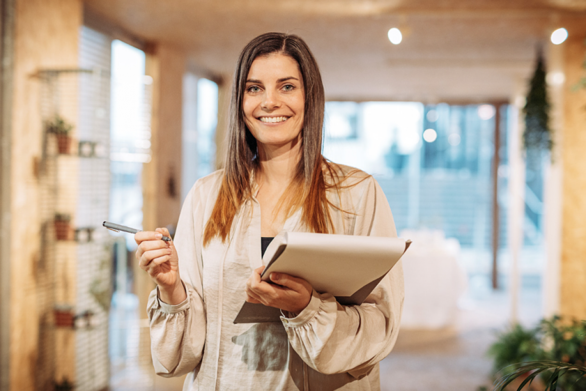 Smiling small business owner in a cafe, showcasing the importance of flexible funding options for bad credit loans.